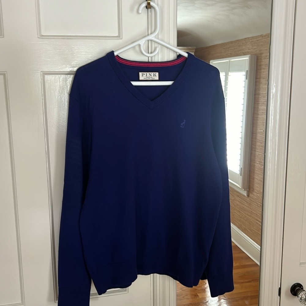 Thomas Pink men’s size M v-neck sweater